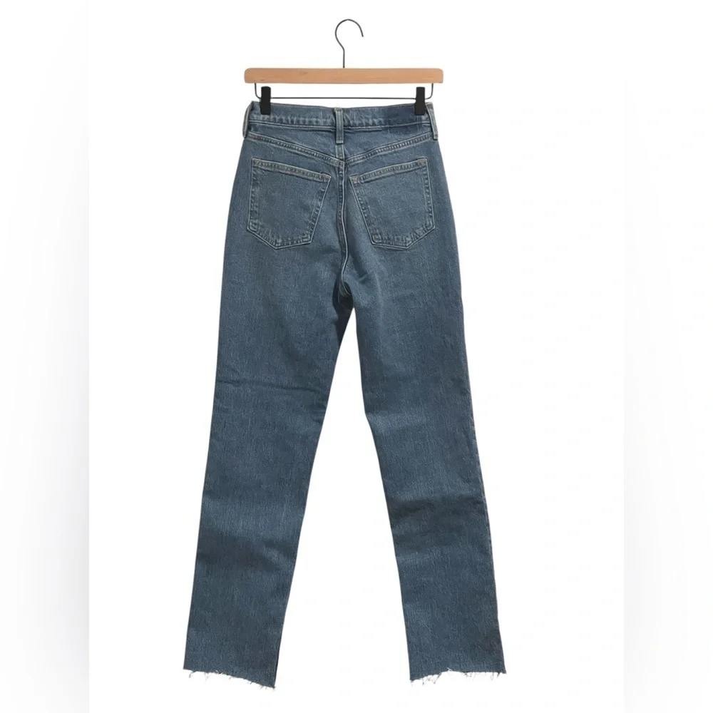 NWT Abercrombie & Fitch 90’s Straight Ultra High Rise, Med Raw Hem, 26 Regular
